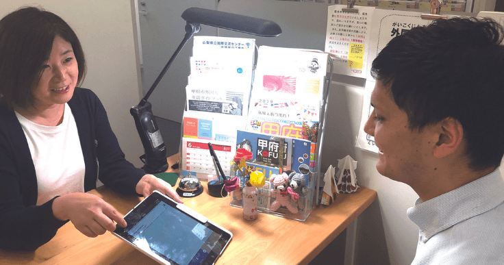 多数の行政用語を搭載した音声翻訳アプリで外国人とのコミュニケーションを円滑化