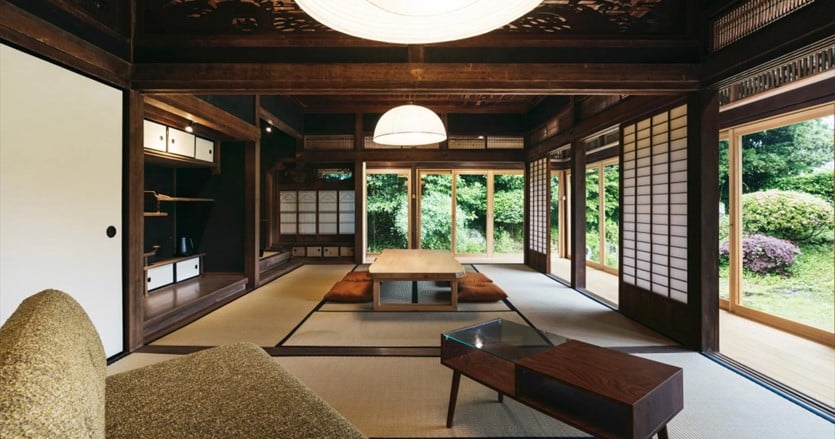 伝統的建造物の空き家を使い観光客増と収益につなげる。