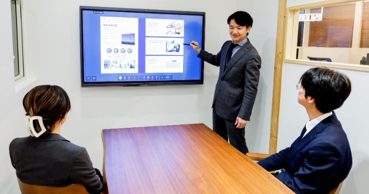 災害発生時は効率的な情報収集と素早い意思決定が重要！緊急WEB会議のHUBとして活躍する電子黒板のご紹介