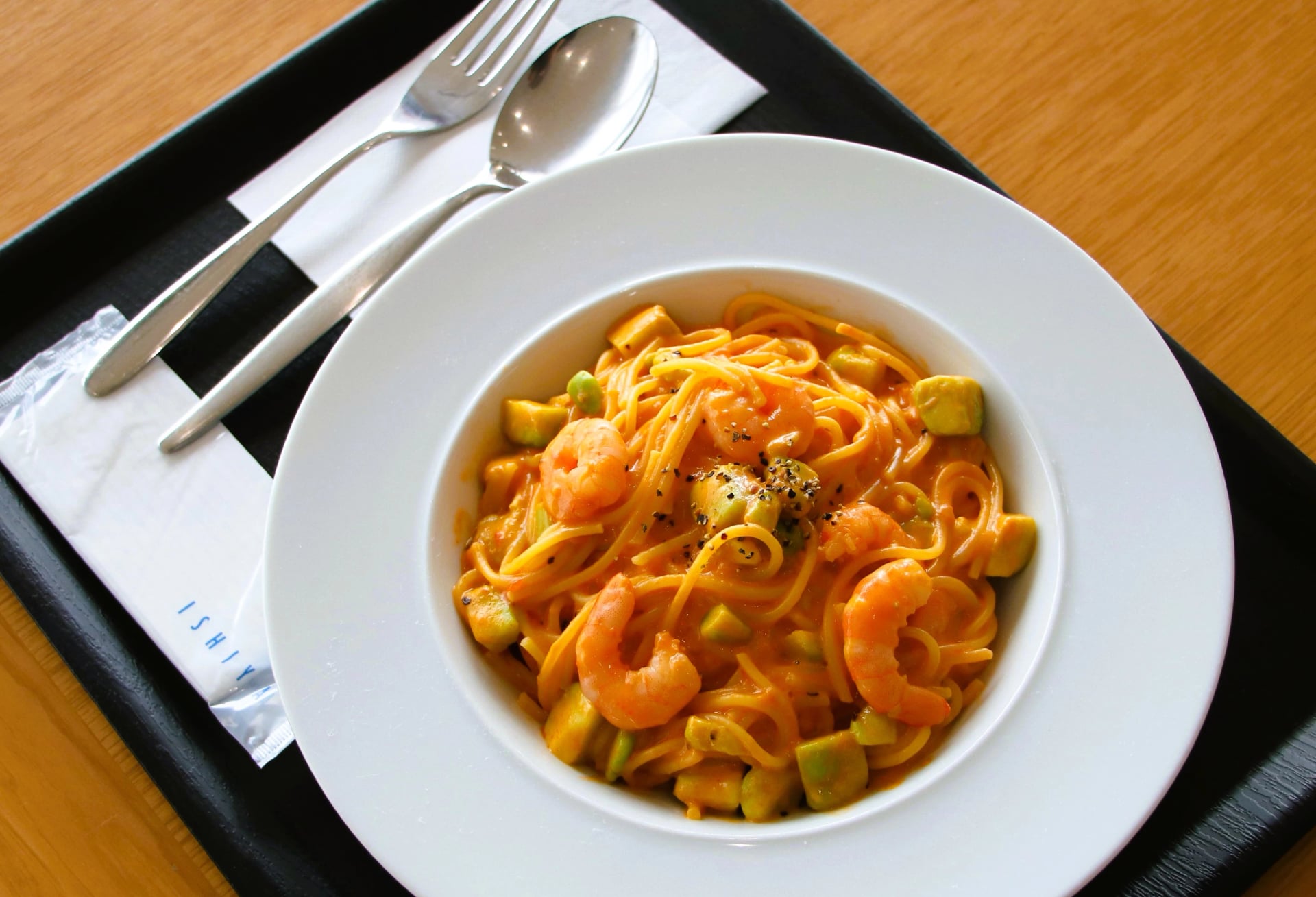 ▲ランチタイムにはパスタやカレーなどの軽食メニューも提供。職員はもちろん市民にも人気。