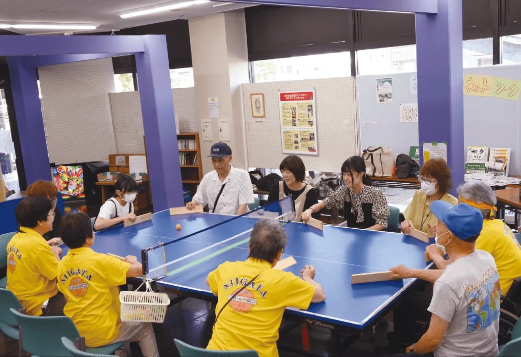 ▲多様な機能を集約した市民交流センター「ネーブルみつけ」。幅広い世代の活動拠点となり、にぎわいを生んでいる。