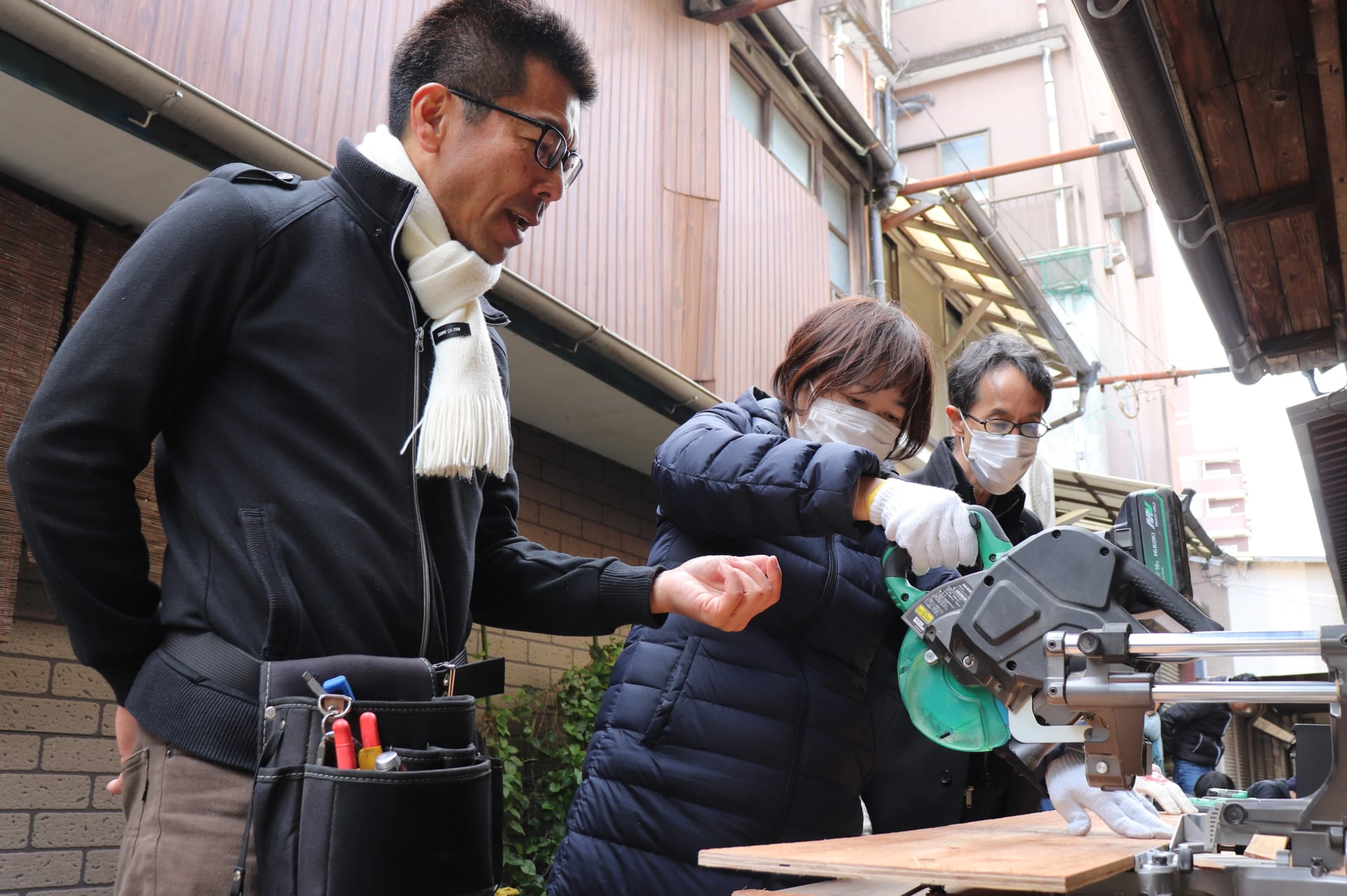 ▲黒木さんたちはポストを作製。