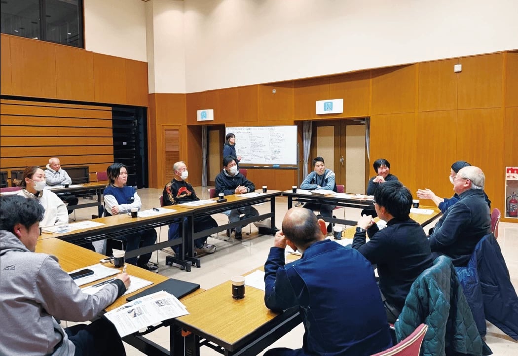 ▲月に1回開催される自治会の座談会では、自治会長や地域住民が、共通して抱える悩みについて話し合う。