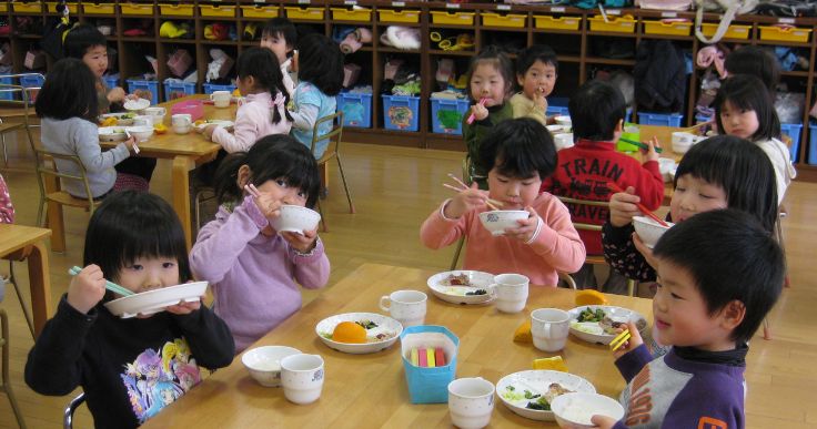 邑南町では第2子以降の保育園での給食費を無料化。子育て世代のUターン、Iターンにつなげた。