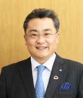 岡山県美咲町の青野高陽町長