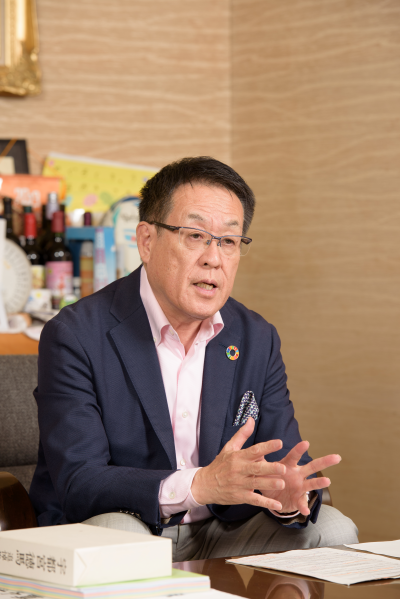 目黒区長・青木 英二さん